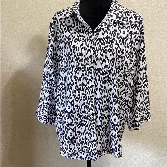 Chico’s  Animal Print Shirt - Picture 1 of 9
